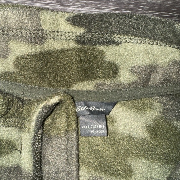 Eddie Bauer Green Camo Fleece Quarterzip Pullover - Youth Large (14/16) - Picture 4 of 5